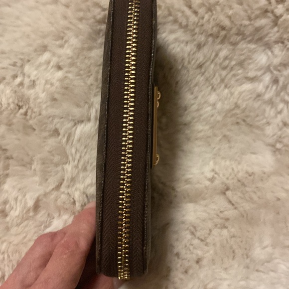 VGUC. Michael Kors Jet Set brown and tan signature logo wallet/wristlet. - Picture 4 of 10